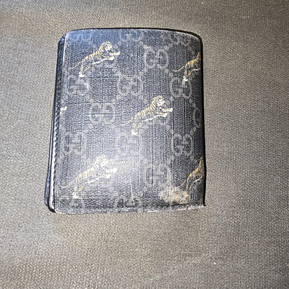 Gucci GG Supreme Tiger Wallet